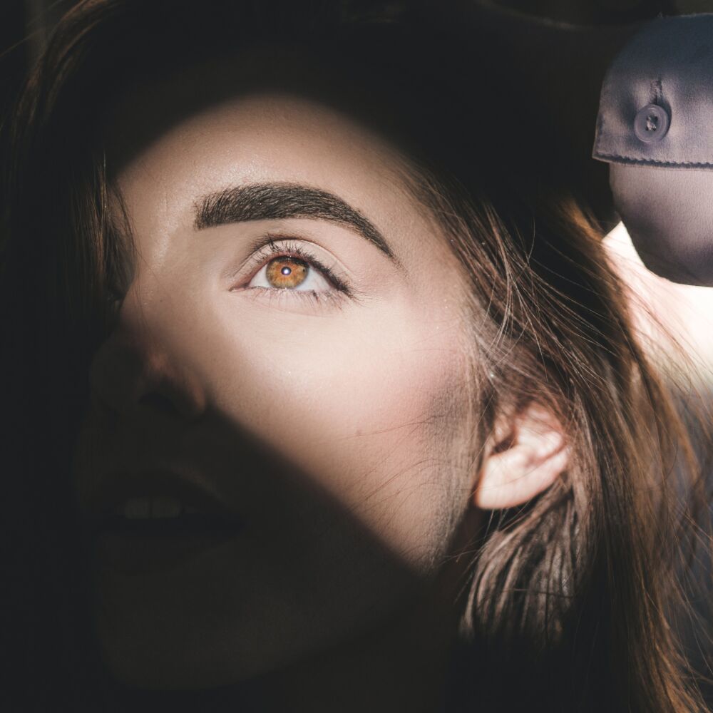 hur-lange-haller-det-nar-man-fargar-ogonbrynen