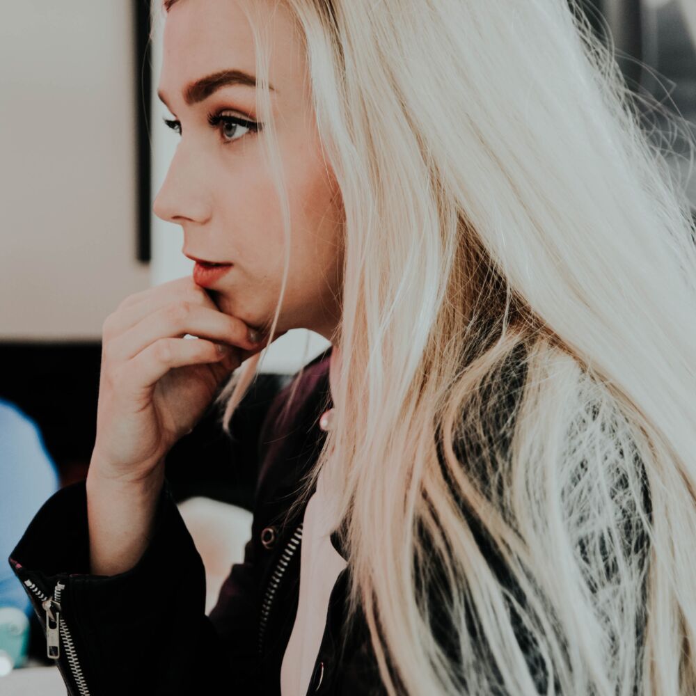 tjej-som-har-sonderblekt-har